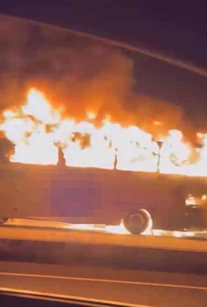 Yolcu otobüsü cayır cayır yandı! 30 yolcuyu şoförün dikkati kurtardı 11